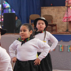 Fiesta familiar 2025 Svg+xml,%3Csvg%20xmlns%3D%22http%3A%2F%2Fwww.w3