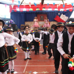 Fiesta familiar 2025 Svg+xml,%3Csvg%20xmlns%3D%22http%3A%2F%2Fwww.w3