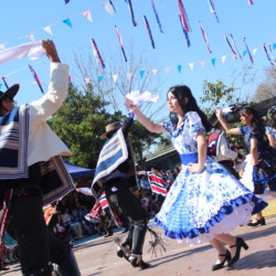 Fiesta familiar 2025 Svg+xml,%3Csvg%20xmlns%3D%22http%3A%2F%2Fwww.w3