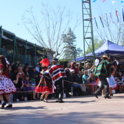 Fiesta familiar 2025 Svg+xml,%3Csvg%20xmlns%3D%22http%3A%2F%2Fwww.w3