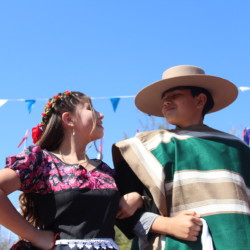 Fiesta familiar 2025 Svg+xml,%3Csvg%20xmlns%3D%22http%3A%2F%2Fwww.w3