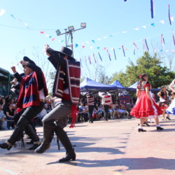 Fiesta familiar 2025 Svg+xml,%3Csvg%20xmlns%3D%22http%3A%2F%2Fwww.w3