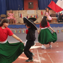 Fiesta familiar 2025 Svg+xml,%3Csvg%20xmlns%3D%22http%3A%2F%2Fwww.w3