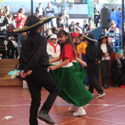 Fiesta familiar 2025 Svg+xml,%3Csvg%20xmlns%3D%22http%3A%2F%2Fwww.w3