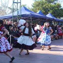 Fiesta familiar 2025 Svg+xml,%3Csvg%20xmlns%3D%22http%3A%2F%2Fwww.w3