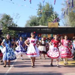 Fiesta familiar 2025 Svg+xml,%3Csvg%20xmlns%3D%22http%3A%2F%2Fwww.w3