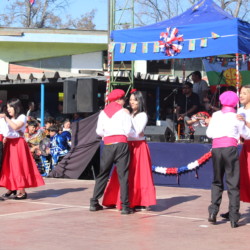 Fiesta familiar 2025 Svg+xml,%3Csvg%20xmlns%3D%22http%3A%2F%2Fwww.w3