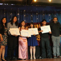 Ceremonia de graduación 4os medios 2025 Svg+xml,%3Csvg%20xmlns%3D%22http%3A%2F%2Fwww.w3