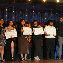 Ceremonia de graduación 4os medios 2025 Svg+xml,%3Csvg%20xmlns%3D%22http%3A%2F%2Fwww.w3