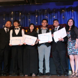 Ceremonia de graduación 4os medios 2025 Svg+xml,%3Csvg%20xmlns%3D%22http%3A%2F%2Fwww.w3
