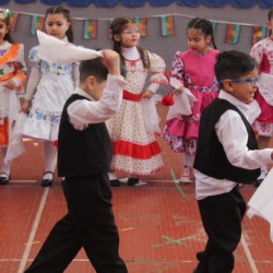 Fiesta familiar 2025 Svg+xml,%3Csvg%20xmlns%3D%22http%3A%2F%2Fwww.w3