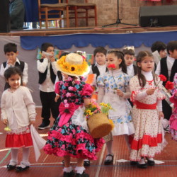 Fiesta familiar 2025 Svg+xml,%3Csvg%20xmlns%3D%22http%3A%2F%2Fwww.w3