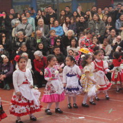 Fiesta familiar 2025 Svg+xml,%3Csvg%20xmlns%3D%22http%3A%2F%2Fwww.w3