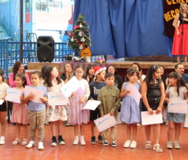 Ceremonia de reconocimiento 2025 Svg+xml,%3Csvg%20xmlns%3D%22http%3A%2F%2Fwww.w3