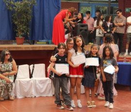 Ceremonia de reconocimiento 2025 Svg+xml,%3Csvg%20xmlns%3D%22http%3A%2F%2Fwww.w3